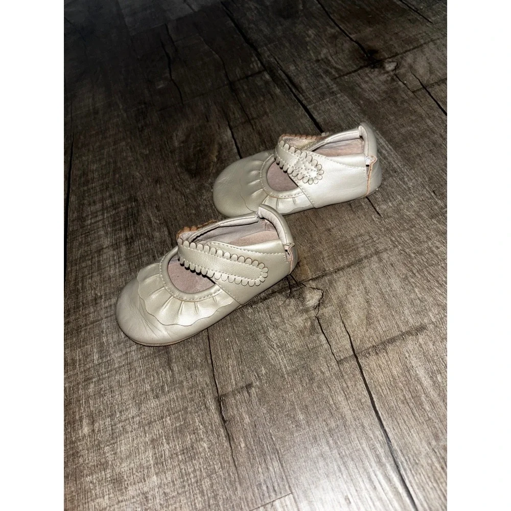 Livie & Luca Gold Leather Scalloped Mary Jane Shoes Baby Toddler Size 12-18 M
